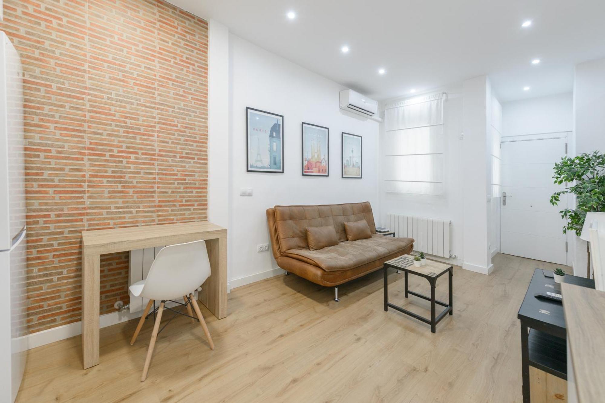 Avila Calle, Precioso Estudio En Santiago Bernabeu-estrecho En Segundo Piso Sin Ascensor Apartamento Madrid