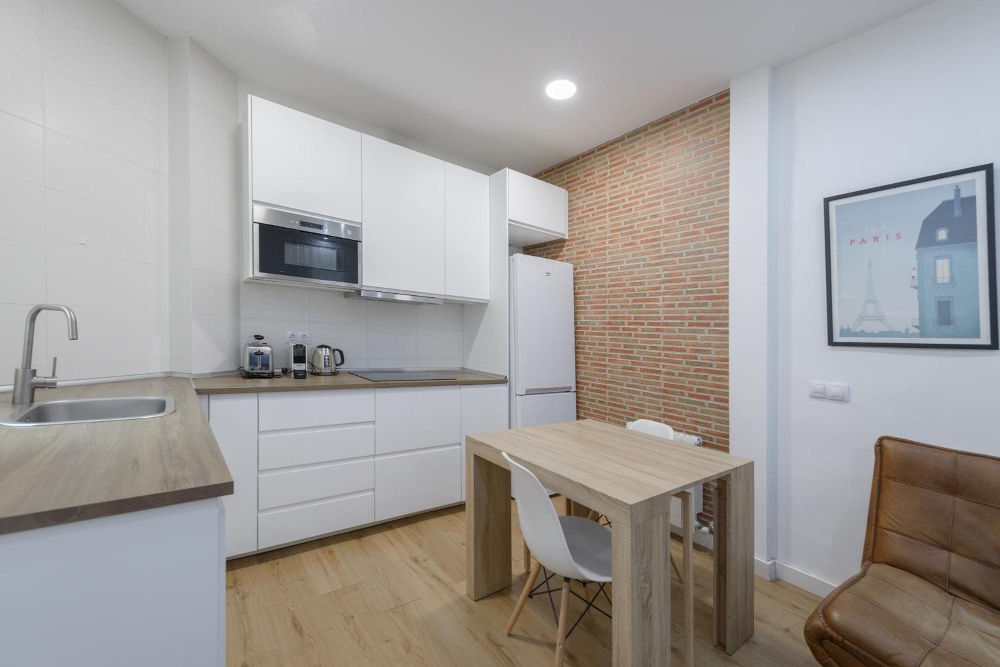 Avila Calle, Precioso Estudio En Santiago Bernabeu-estrecho En Segundo Piso Sin Ascensor Apartamento